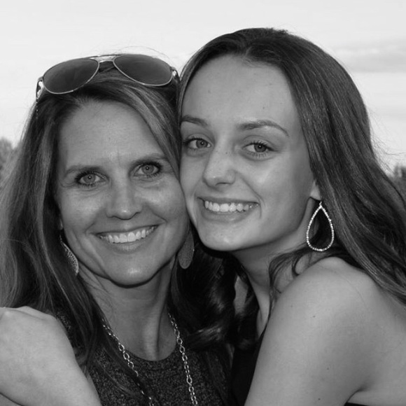 Meet your Posher, Laura - Picture 1 of 1